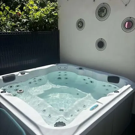 Maison 5 Piscine ,jacuzzi 酒店 Clermont-lʼHérault