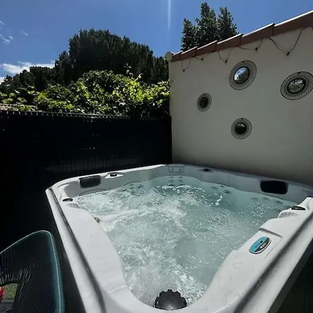 Maison 5 Piscine ,jacuzzi 酒店