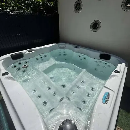 Maison 5 Piscine ,jacuzzi
